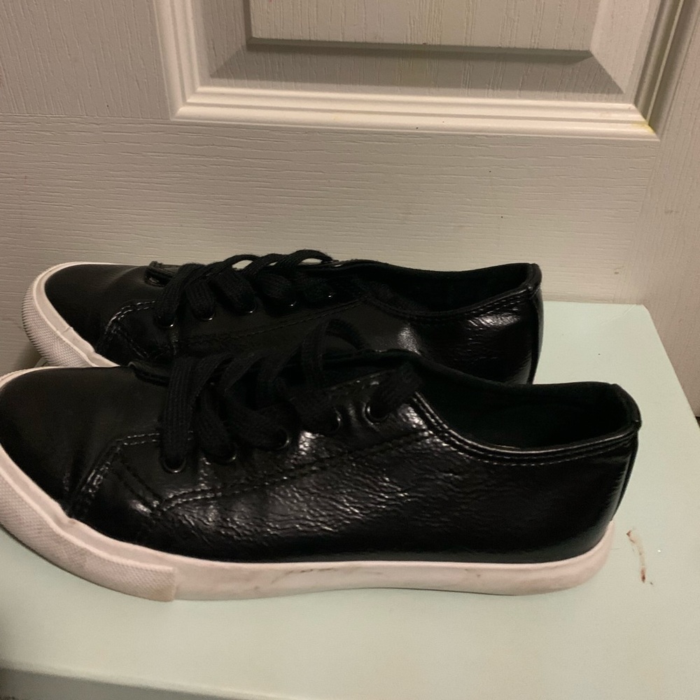 Kaari Blue black shoes. Size 6.5
